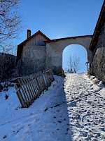 3_trautson_eingang_winter23.jpg