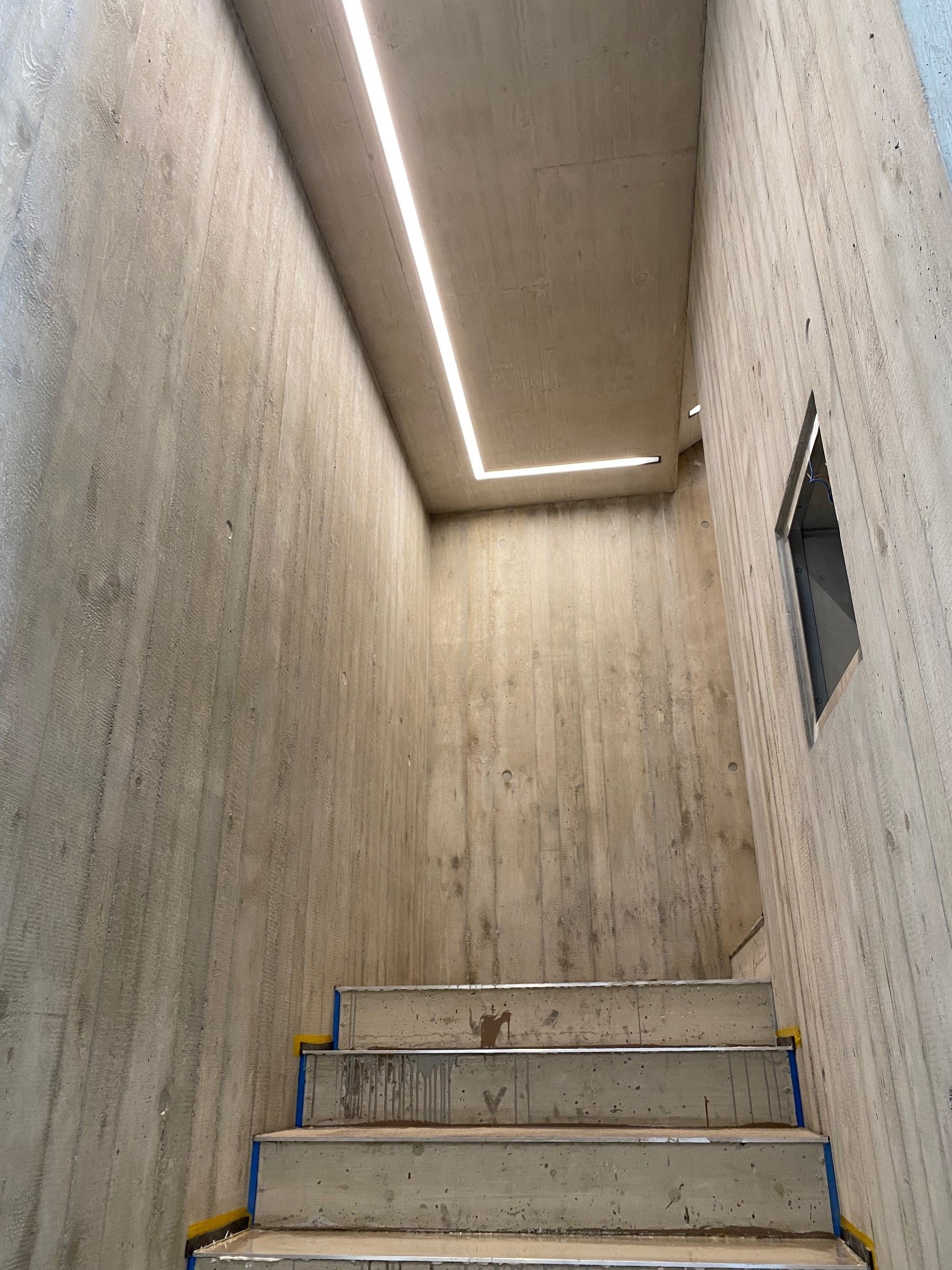 3_trautson_stiegenaufgang_innen_06_06_23.jpg