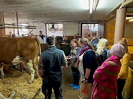 csm_besichtigung_biobauernhof_06stall_bild-da_ee821f41e7.jpg